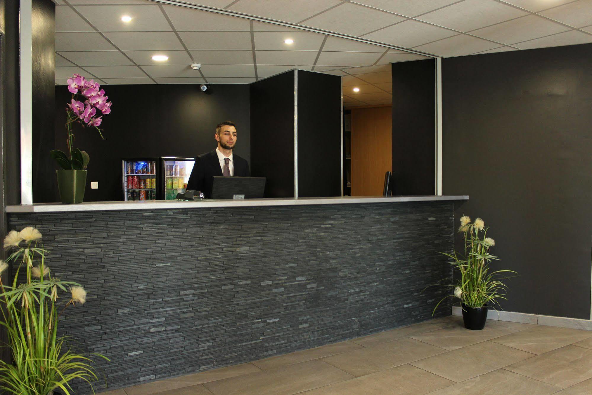 Wink Hotel Juvisy Exterior foto